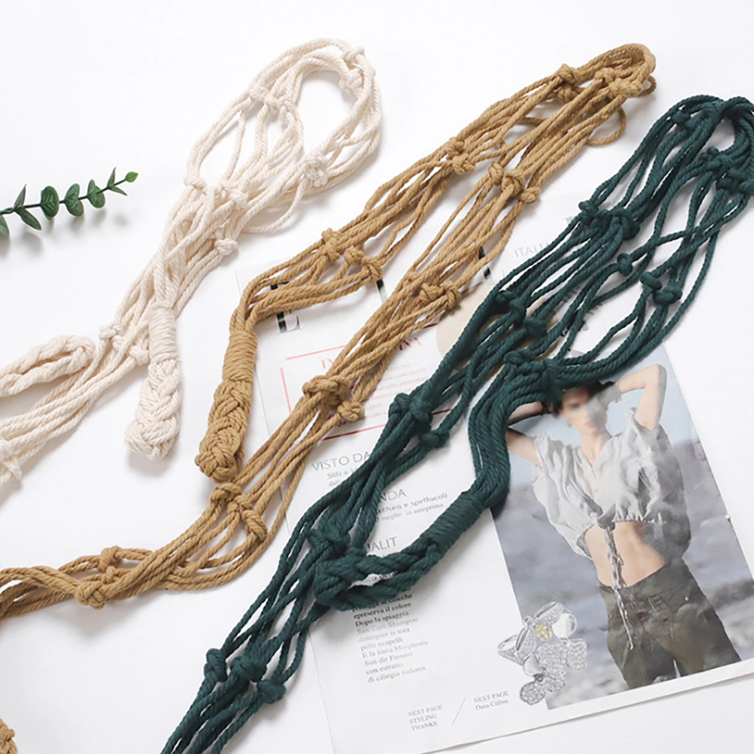 Roll Paper Hanger Hanging Hand-made Exquisite Details Strong Load Bearing Space-saving Decoration Long Lasting Wall Hanging Macrame Book Organizer for Living Room