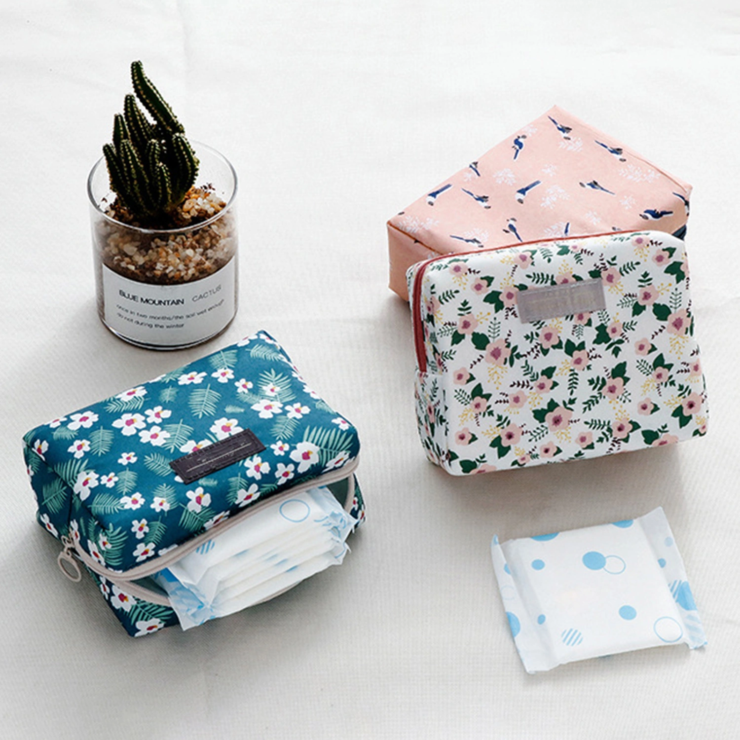 Storage Bag Portable Wear-Resistant Large Capacity Lovely Adorable Dustproof Cloth Flowers Stripes Makeup Pouch Household Supplies