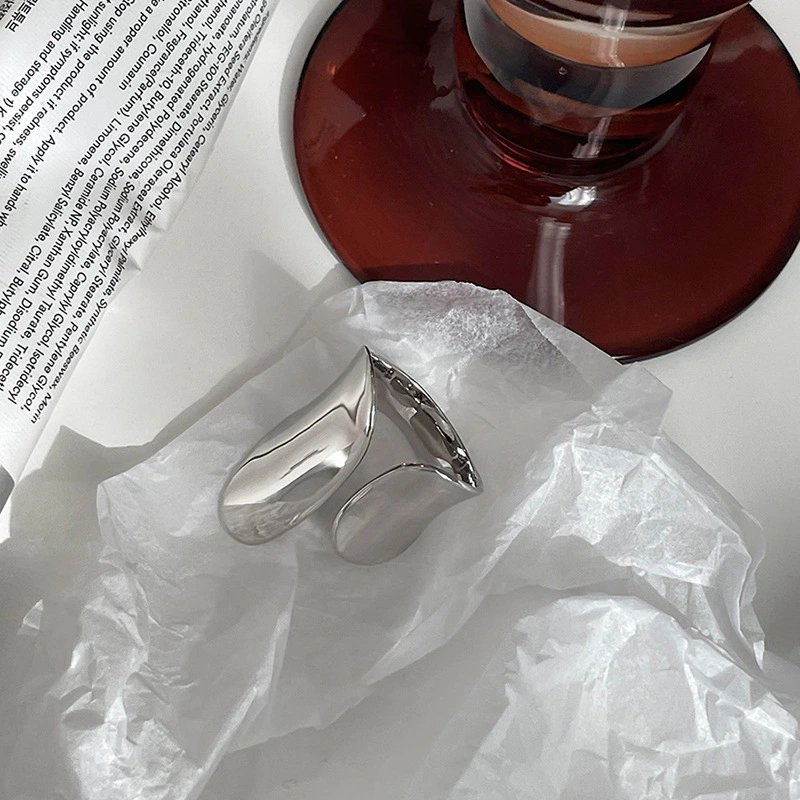 Design Wide Glossy Asymmetric Ring