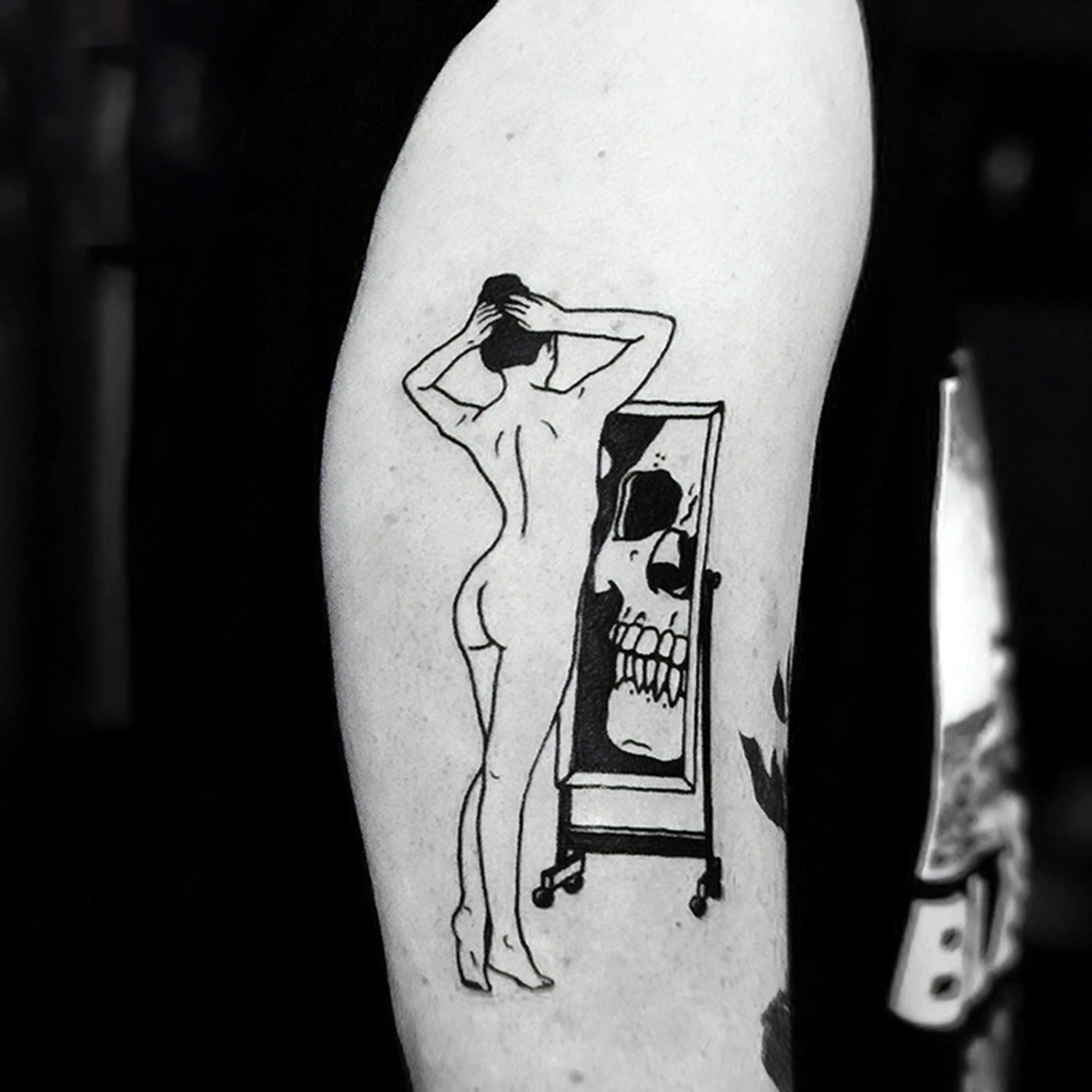 1PC Popular Women Tattoo Sticker Black White Temporary Beautiful Pattern Art Fake Water Transfer Body Art Decal