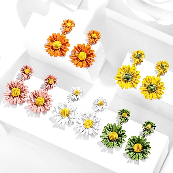 1 Pair Small Daisy Stud Earrings for Women Jewelry Sun Flower Earrings Retro Ear Studs Summer Holiday Earwear