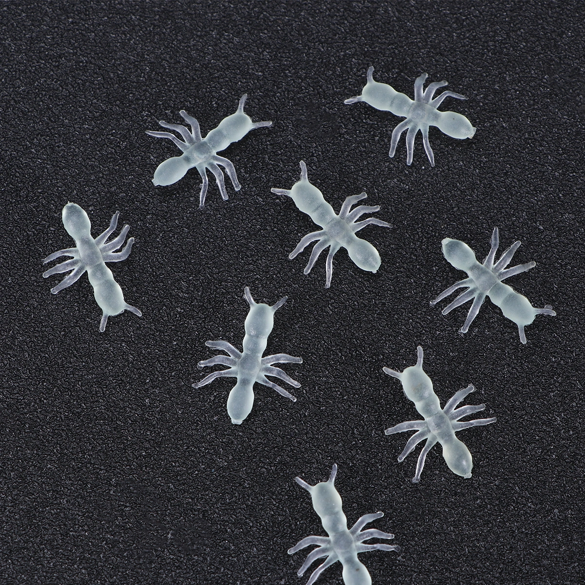 50PCS Simulation Ants Halloween Plastic Toys Tricky Toy Insect Prank Joking Funny Horror Decor (Luminous Color)
