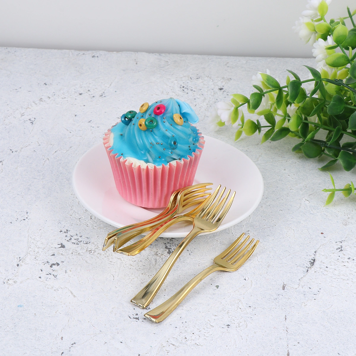 24pcs Disposable Mini Forks Fruit Dessert Pudding Forks Party Supplies for Restaurant KTV (Golden)
