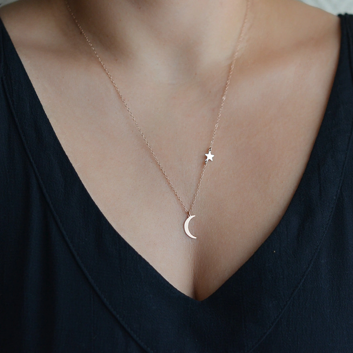 2pcs Simple Style Moon Star Necklace Plain Half Moon Galaxy Moon Pendant Necklace Jewelry for Women(Gold, Silver)