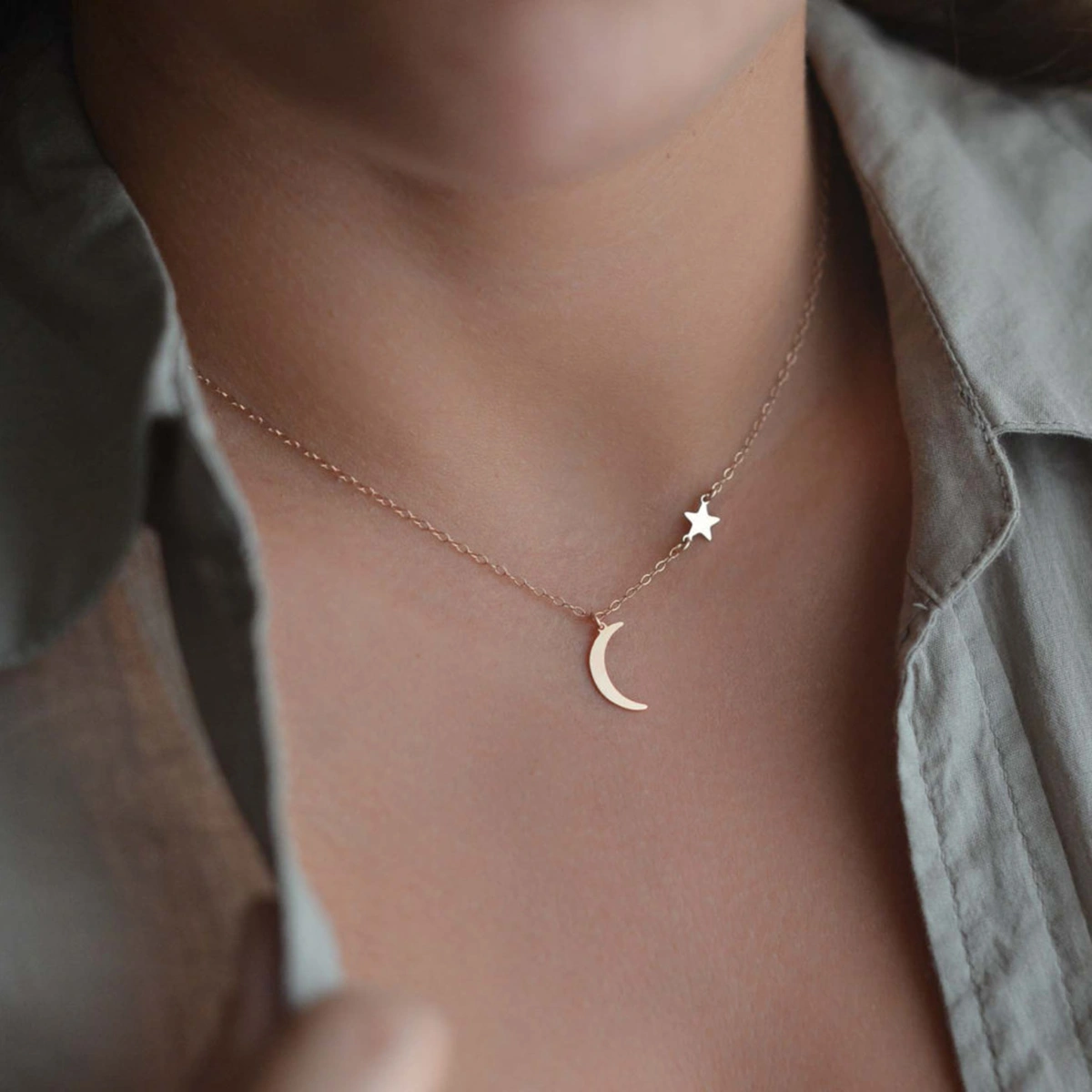 2pcs Simple Style Moon Star Necklace Plain Half Moon Galaxy Moon Pendant Necklace Jewelry for Women(Gold, Silver)