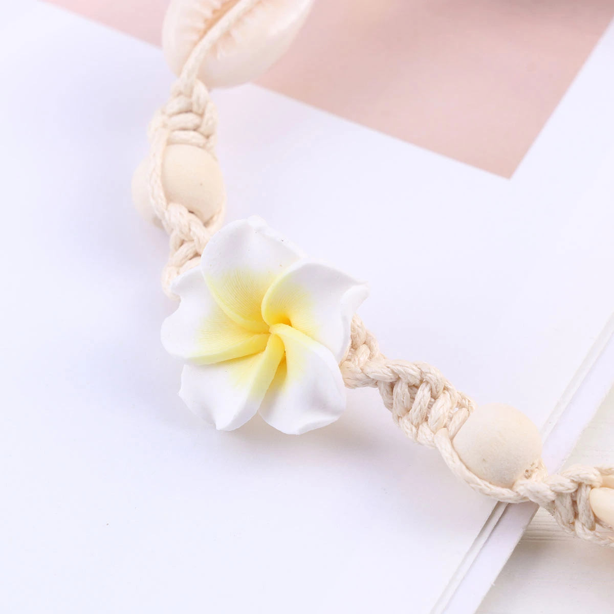 Women Beach Style Pendant Bracelets Hawaiian Flower Shell Anklet Beaded Adjustable Ankle Bracelet Sandal Bracelet with Decorative Flower for Ladies and Girls (Small Yellow Flower)