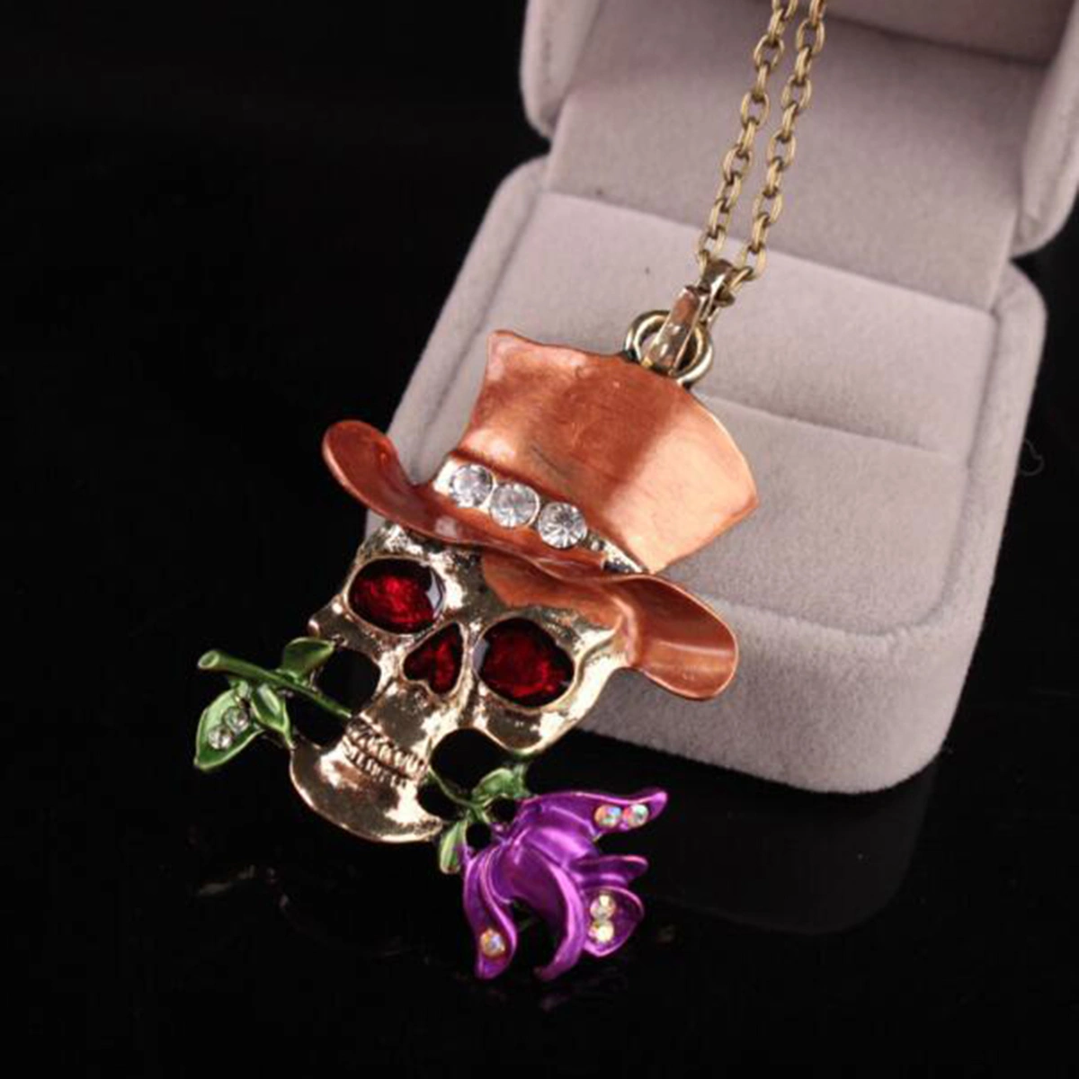 Halloween Punk Skull Pendants Magician Diamond Rose Exaggerated Skull Necklace Female (Champagne)