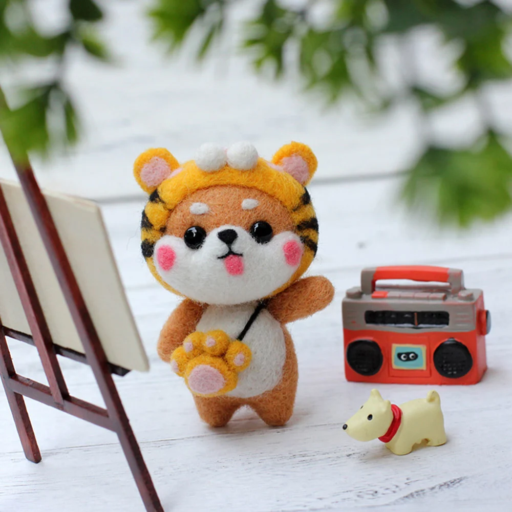 Fun Plush Doll DIY Needle Felting Kit Punch Needle Plush Material Accessories Cartoon Dog DIY Art Carft for Home Kids Adults Gift (Dual-color Akita)