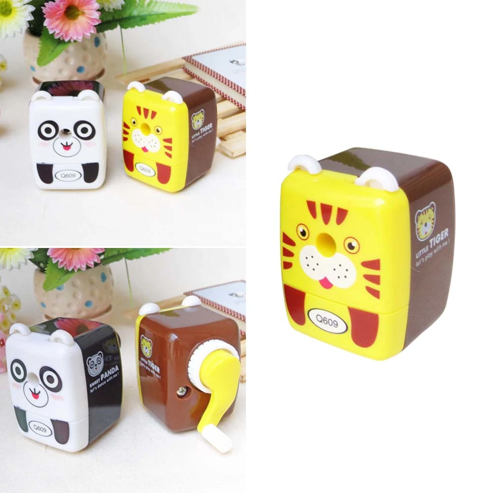 1pc Plastic Cartoon Sharpener Pencil Sharpener Students Stationery Supplies for Kids Children (Random Pattern of Panda or Tiger)