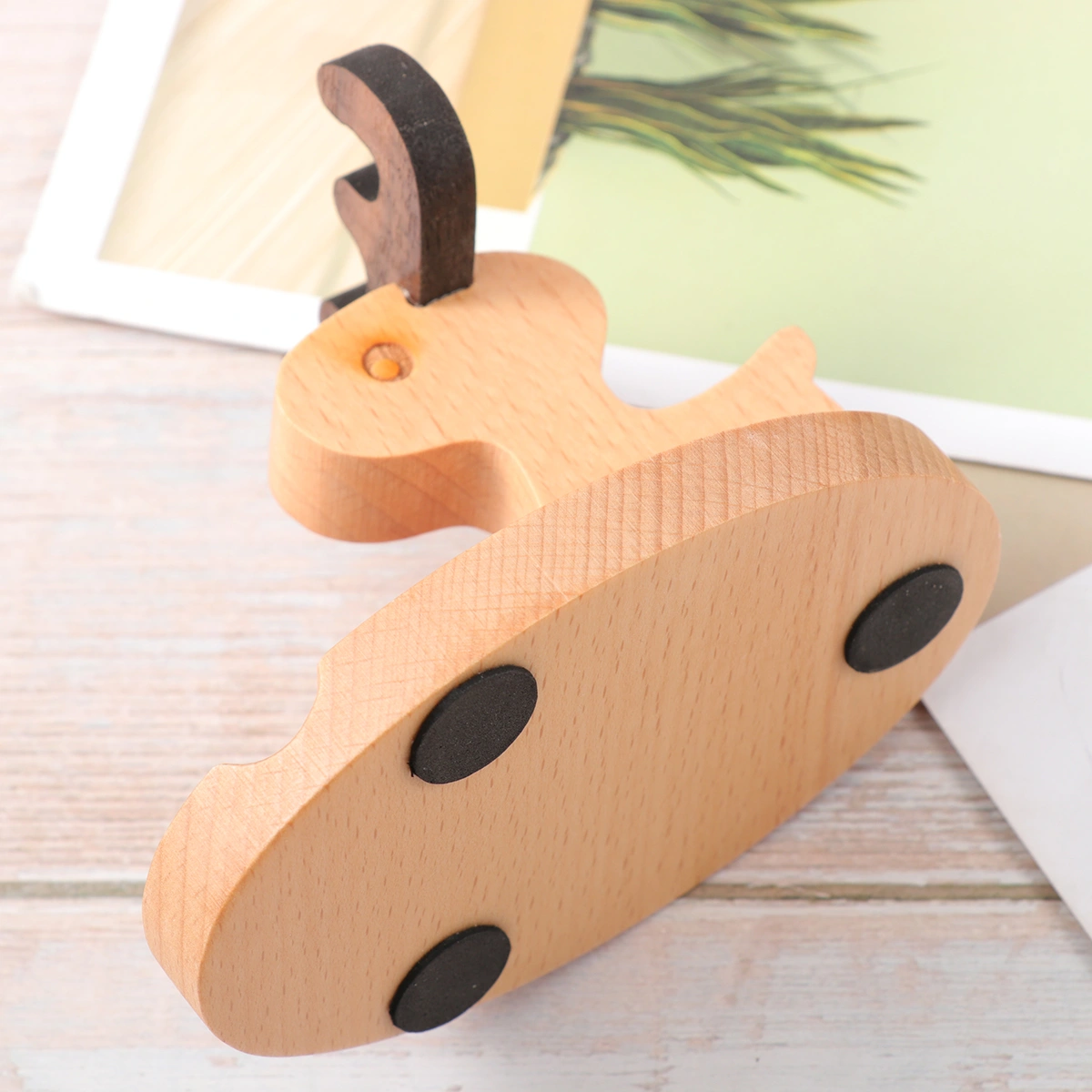 Creative Phone Holder Deer Shape Decorative Desktop Cell Phone Stand Solid Wood Table Portable Smartphone Holder (Pattern A Deer Shape)
