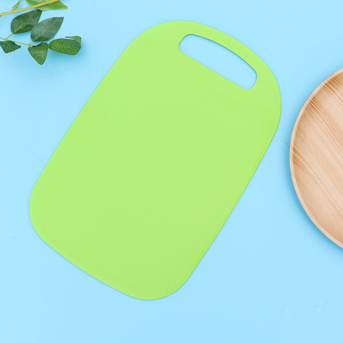 Multifunctional Plastic Chopping Board Antibacterial Non-Slip Cutting Board Chopping Block Practical Kitchen Tool (Random Color)