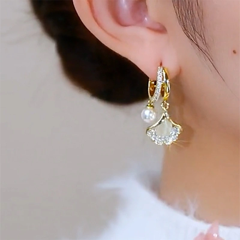 Opal Ginkgo Leaf Ear Clip Fashion Temperament