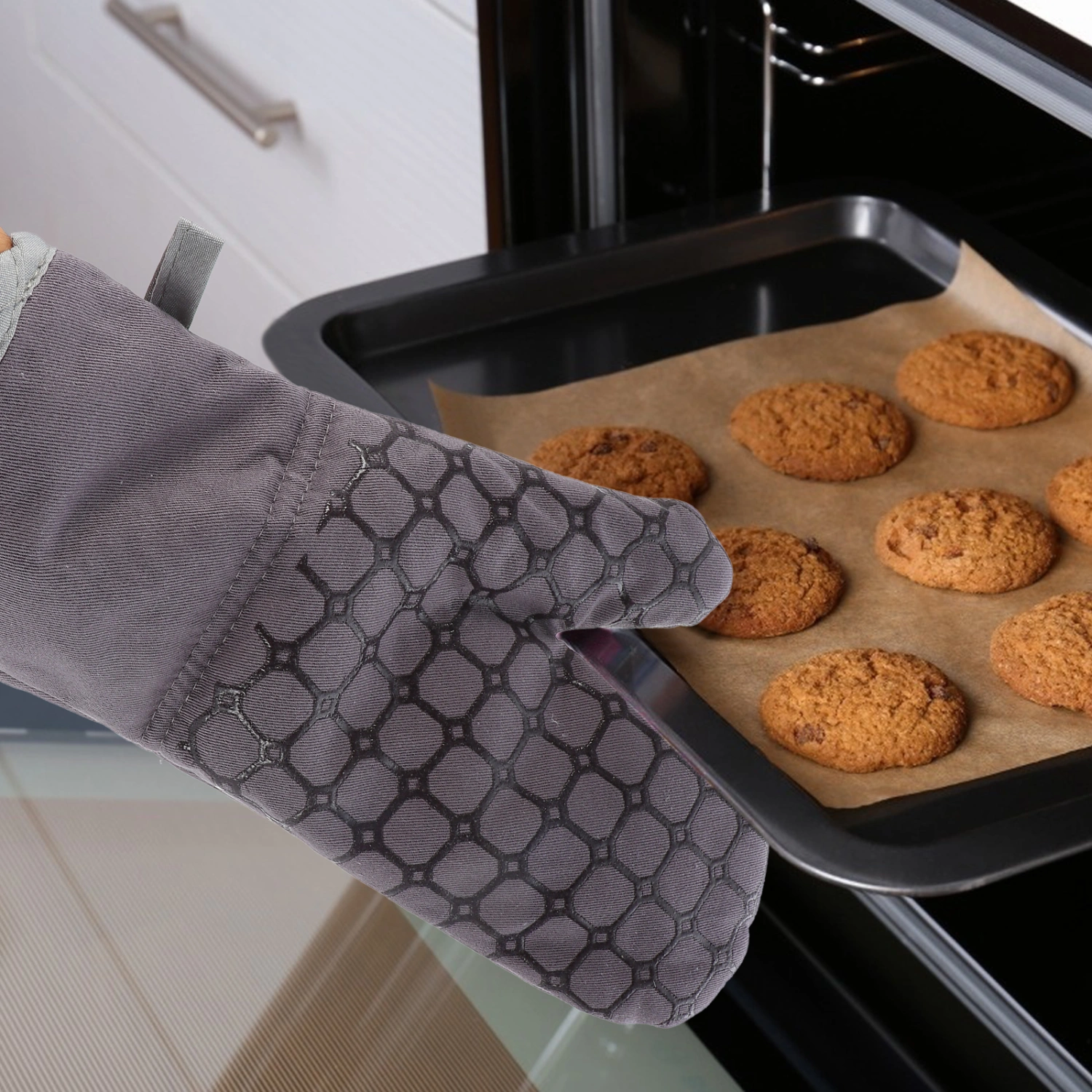 2 Sets Oven Mittens and Towels Heat Resistant Mats Kitchen Cooking Baking Tool