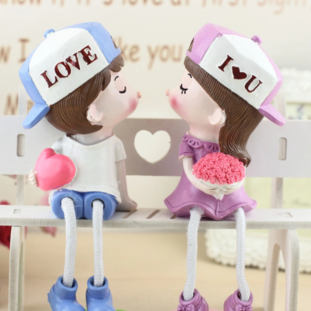 2pcs/set Lovely Sitting Kiss Boy and Girl Resin Ornaments Suit Art Home Decor Car Dashboard Decorations (Bouquet)