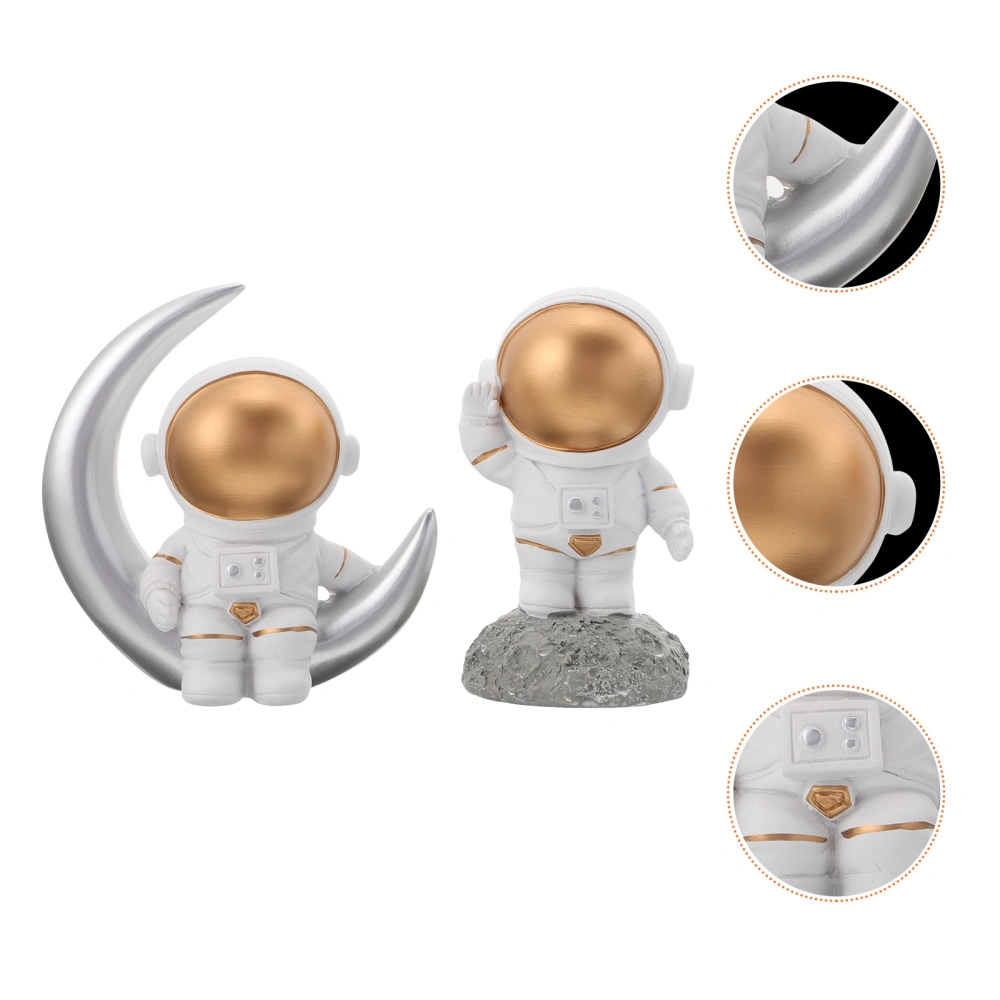 2Pcs Astronaut Adornments Tabletop Astronaut Statue Decorations (Assorted Color)