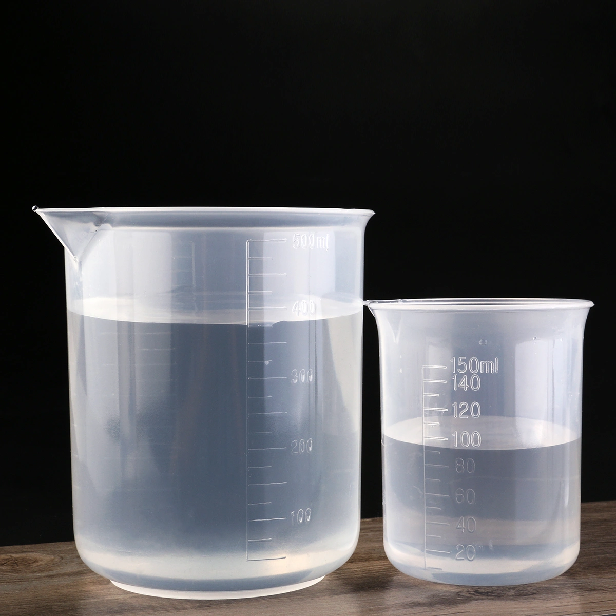 ULTNICE 4pcs 50ml / 150ml / 250ml / 500ml Plastic Graduated Beakers (Transparent)