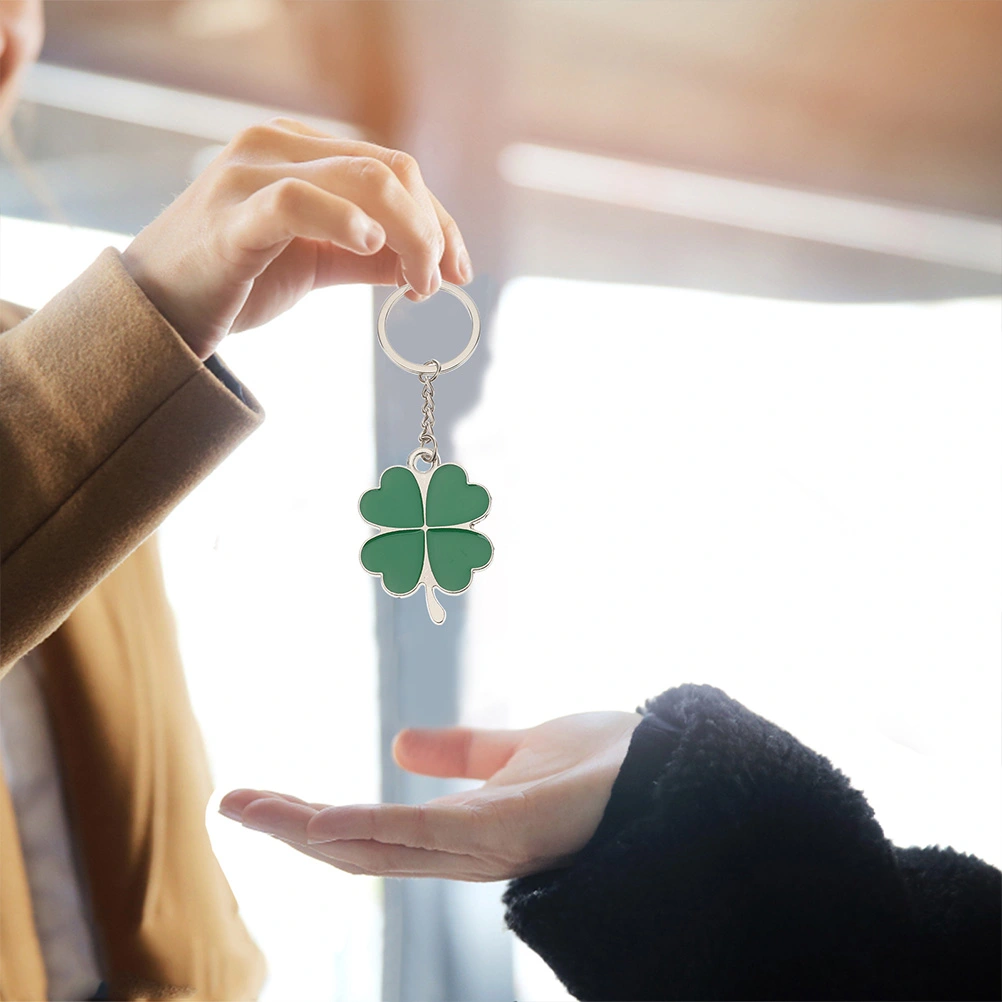 4pcs St. Patrick's Day Gift Key Chain Lucky Four-leaf Clover Key Chain Pendant