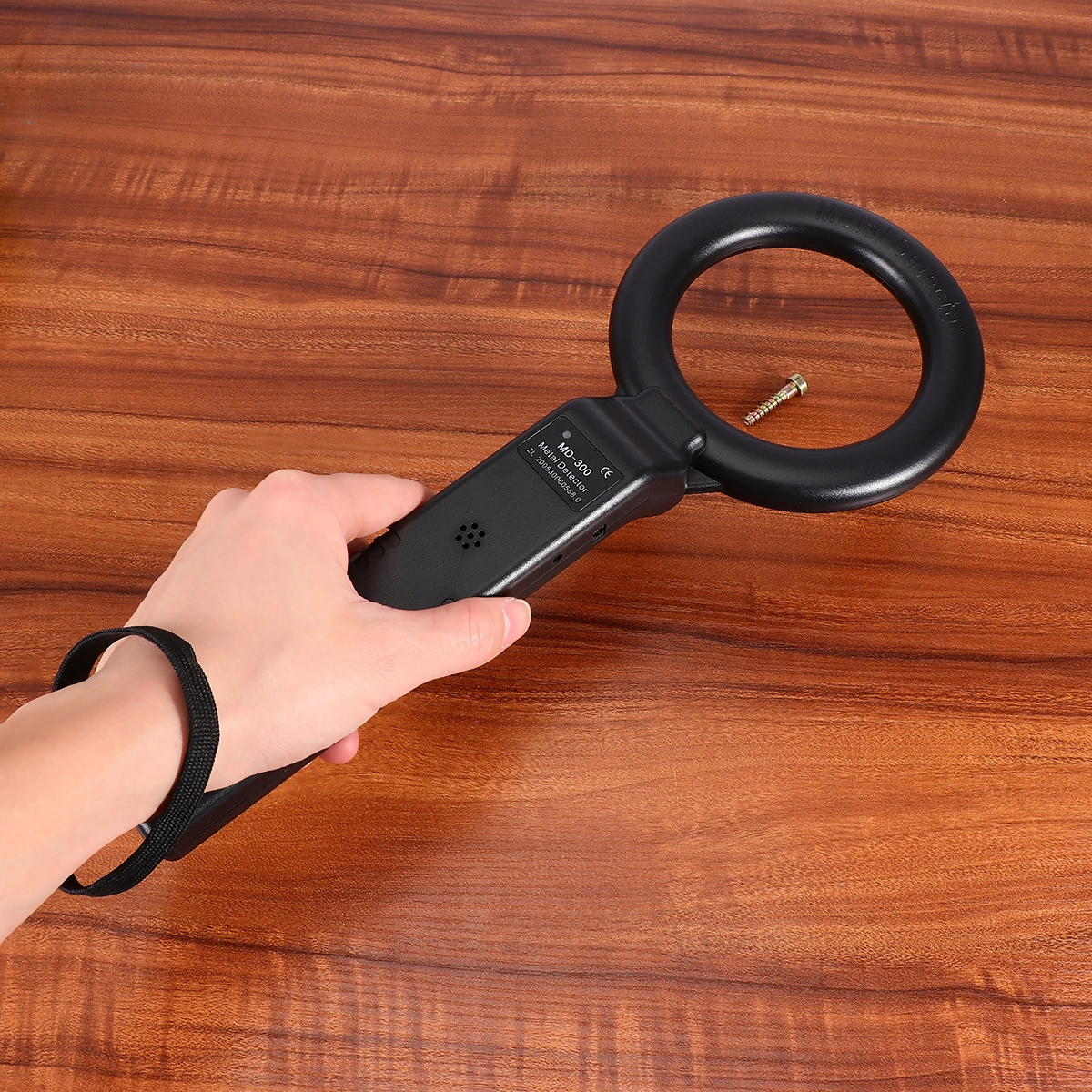 1pc Handheld Metal Detector Metal Pinpointer Metal Hunter Seeker for Exam Room Safety Inspection Testing Without Battery (Black)