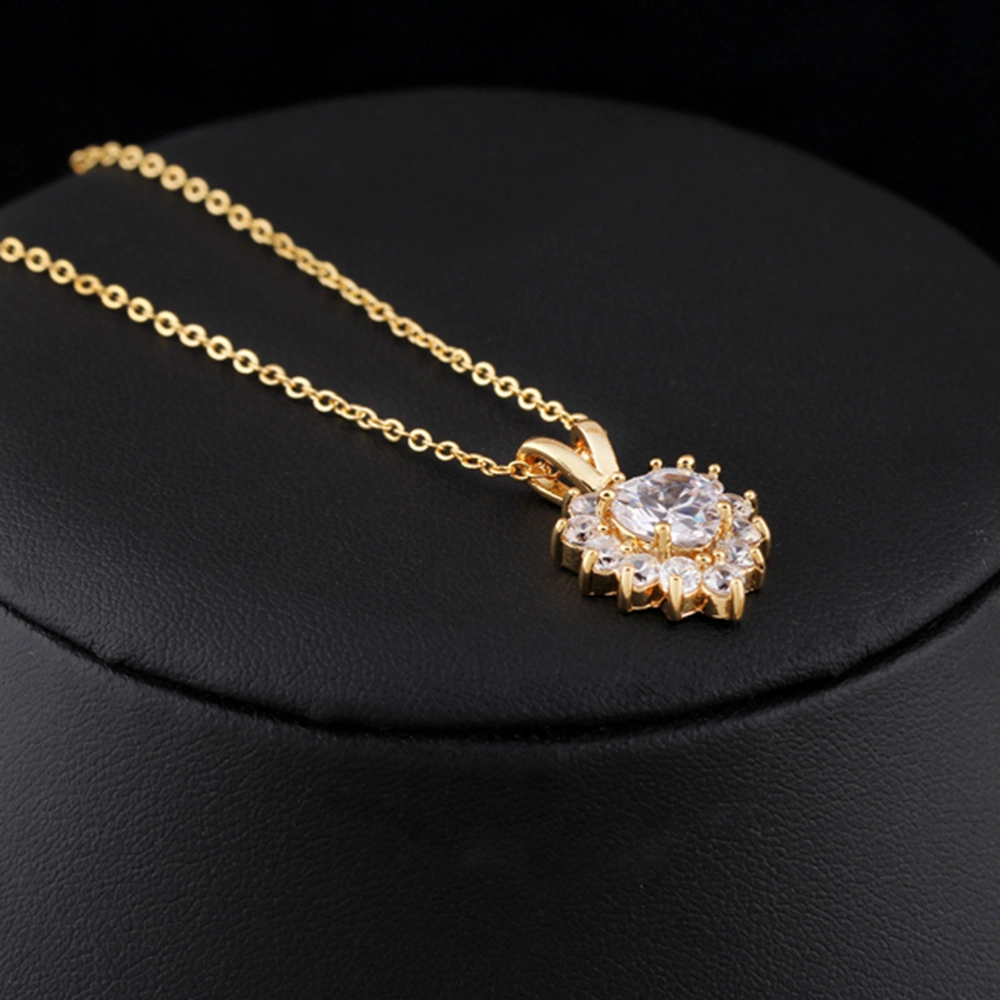 Women Necklace Micro-inlay Heart Shape Temperament Dazzling Zircon Chain Pendant Necklace (Golden)