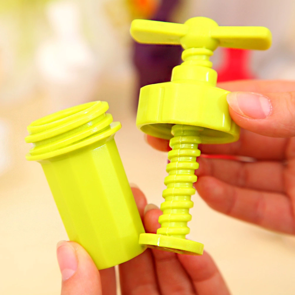 Thickened Plastic Vegetable Onion Garlic Manual Rotate Cutter Food Chopper Crusher Kitchen Utensils Gadgets Multi-Function Garlic Crusher (Random Color)