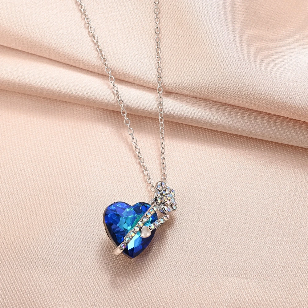 Elegant Fashion Women's Creative Heart-shaped Crystal Necklace Rose Necklace Butterfly Necklace Multicolor Love Diamond Flower Pendant Engagement Necklace Women's Diamond Jewelry Birthday Party Gift Jewelry