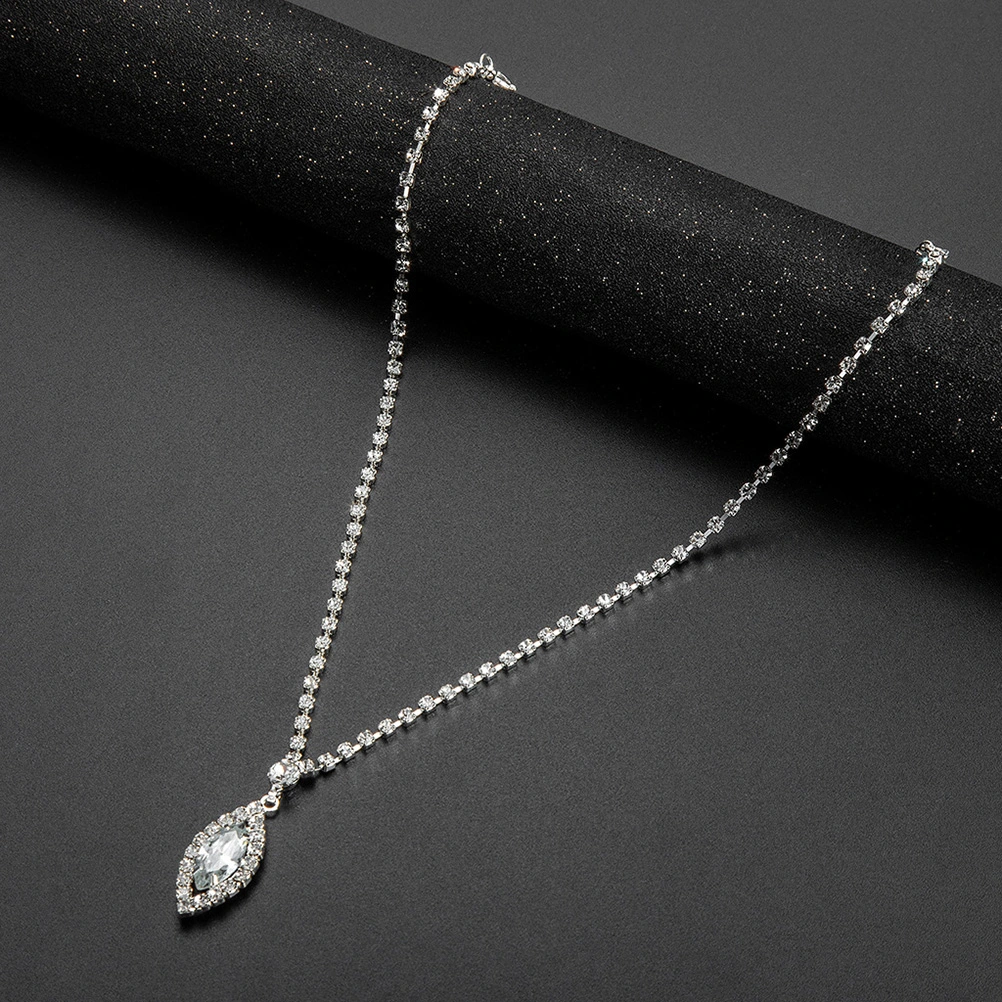 Upscale Temperament Necklace Earrings Set Fashionable Necklace Earring Set White