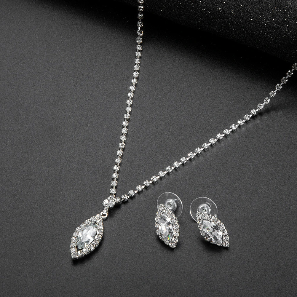 Upscale Temperament Necklace Earrings Set Fashionable Necklace Earring Set White