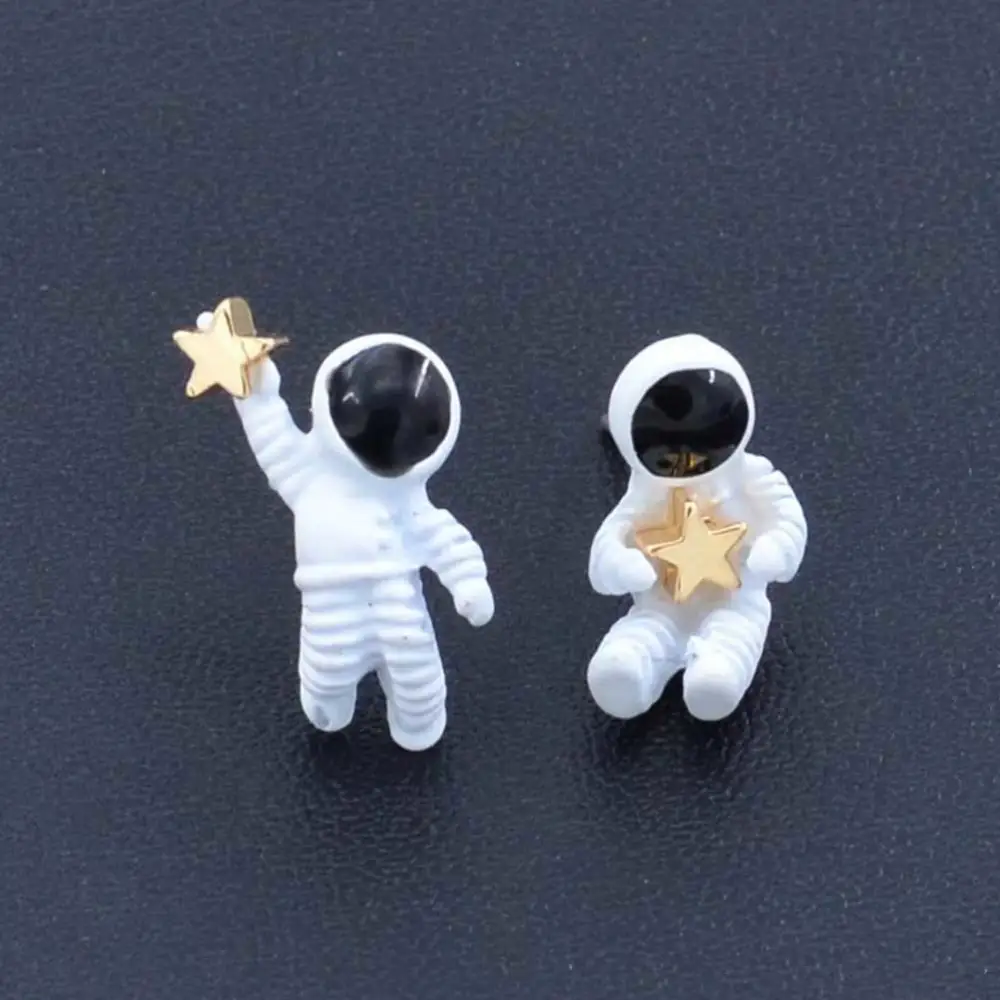 1 Pair of Astronaut Shaped Ear Stud Asymmetric Earrings Creative Earbob Five-Pointed Star Shaped Earrings White