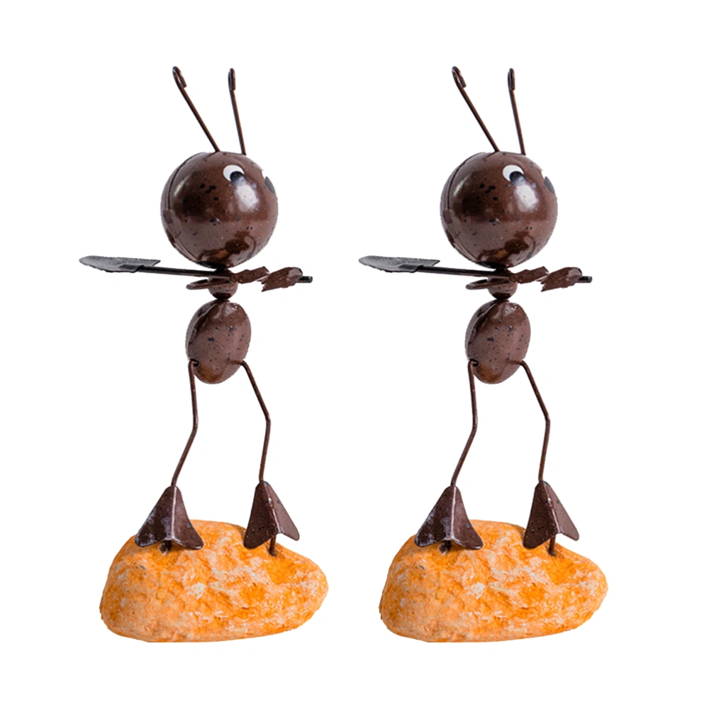 2PCS Iron Skin Ant Models Adornment Simple Ant Doll Decoration Cartoon Ant Doll Desktop Decor Handmade Ant Craft Decor for Home Bar Car Decor Holding Shovel Style