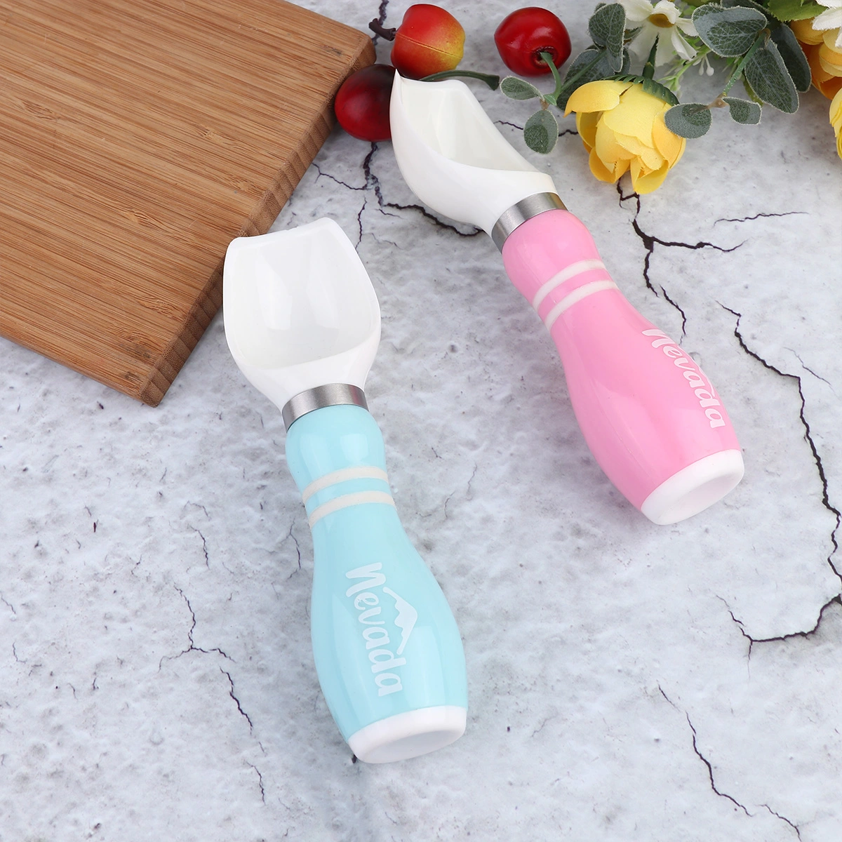 2pcs Ice Cream Scoops Fruit Digging Spoon Melon Baller Kitchen Gadget Fruit Scoop (Random Color)