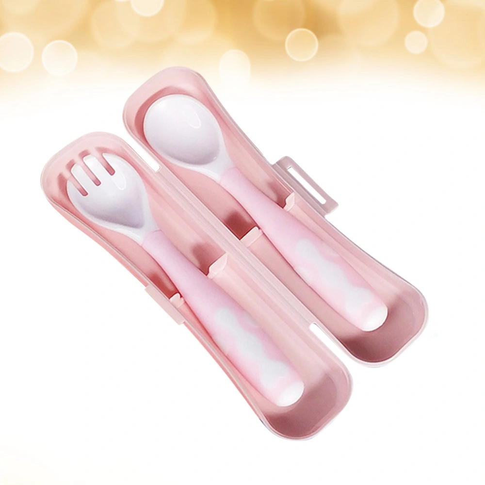 1 Set Baby Spoon Fork Feeding Tableware 360-degree Bent Spoon and Fork Set PP Material with Box for Baby Kids (Pink )