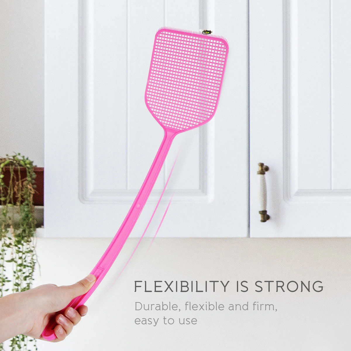 OUNONA 2pcs Plastic Fly Swatter Manual Swat Mosquito Pest Control with Long Handle (Random Color)