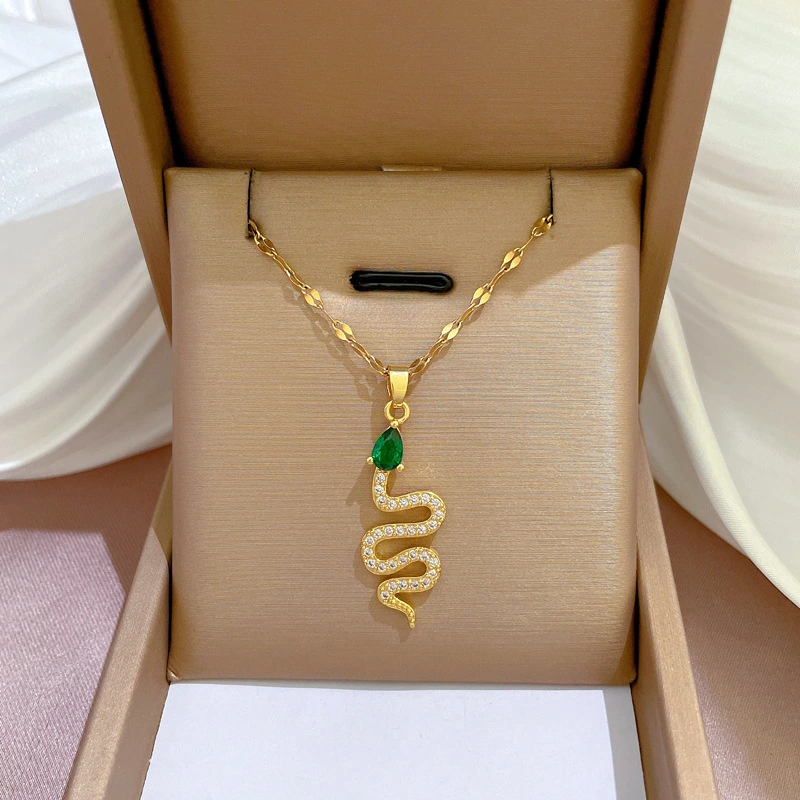 Light Luxury Green Eye Necklace