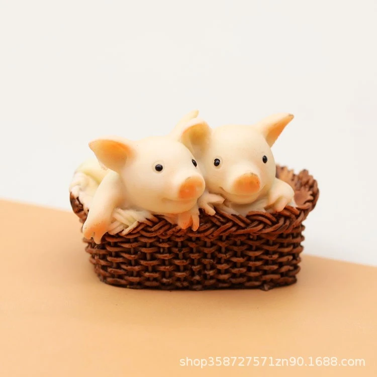 Simulated Pig Model Decorative Pig in Basket Figurine Animal Pig Model Desktop Pig Decor