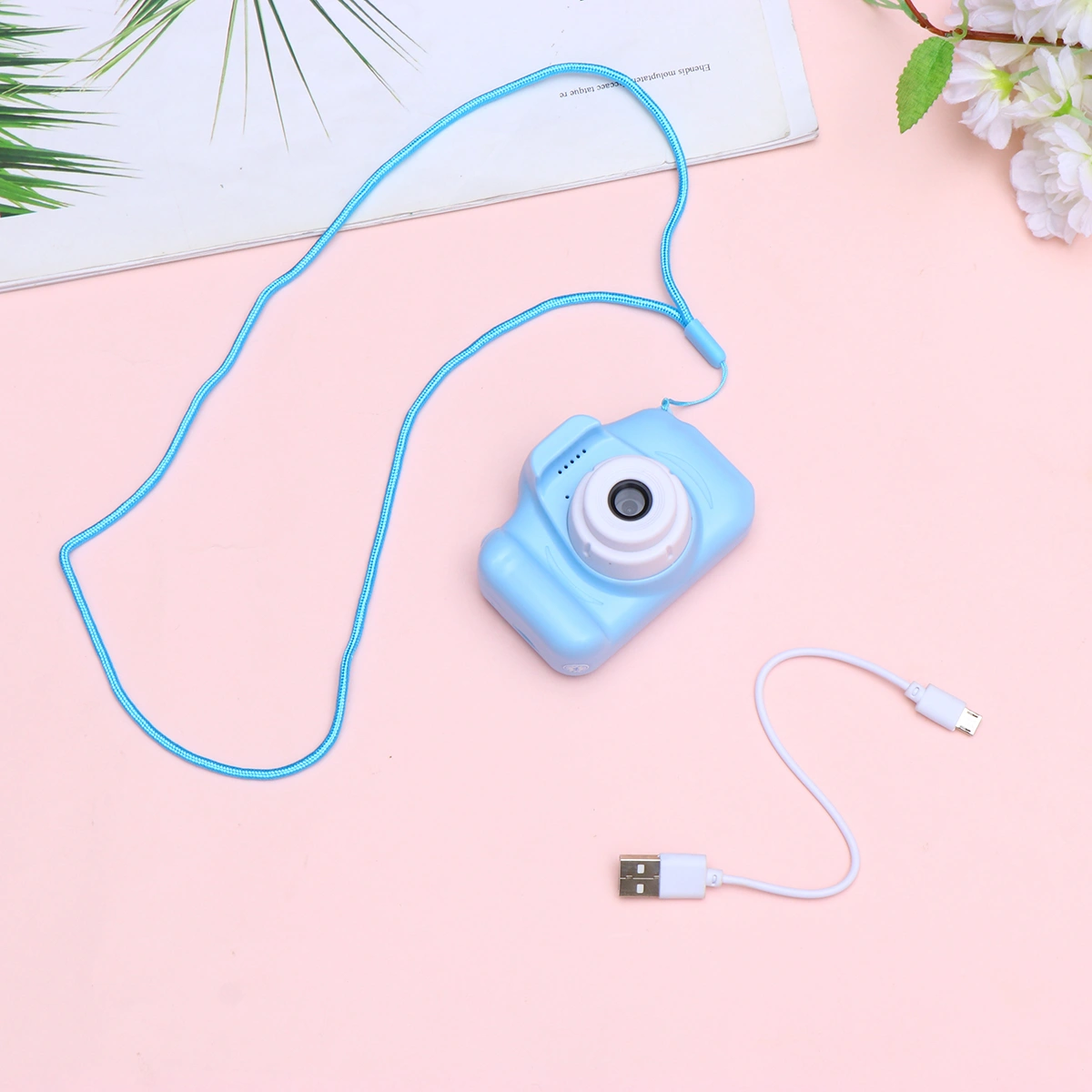 Portable 2.0 Inch Digital Camera Toy Mini Plastic Photography Camera for Children Kids (Blue, without Memory Card)