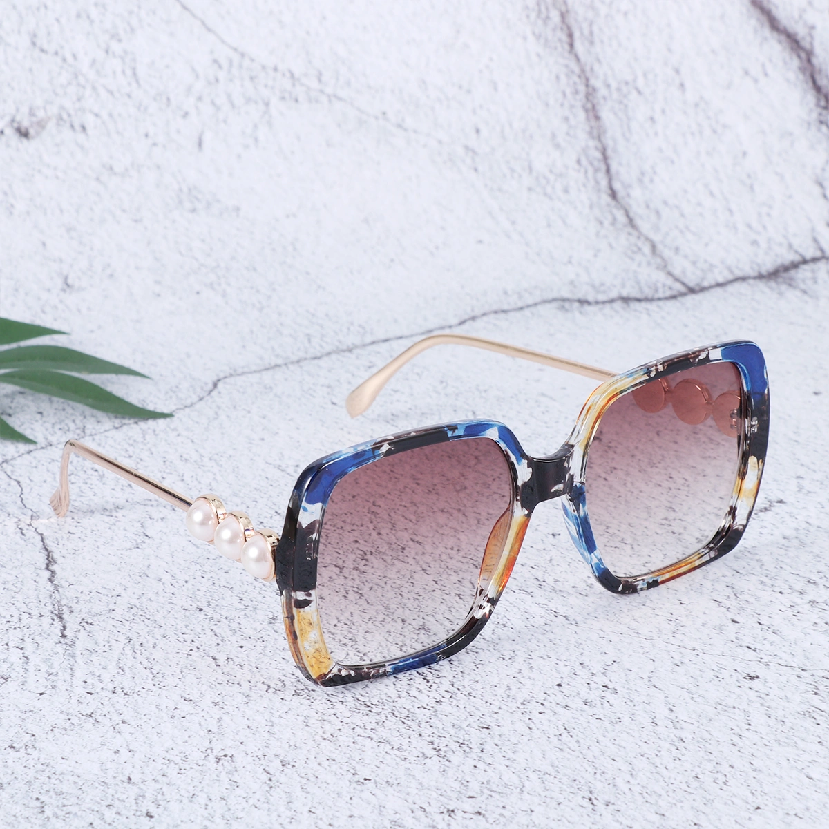 Fashionable Sunglasses Pearls Decorative Personalized Durable Outdoor Square Glasses for Woman (Blue Floral Frame and Tea Color Lens Style)