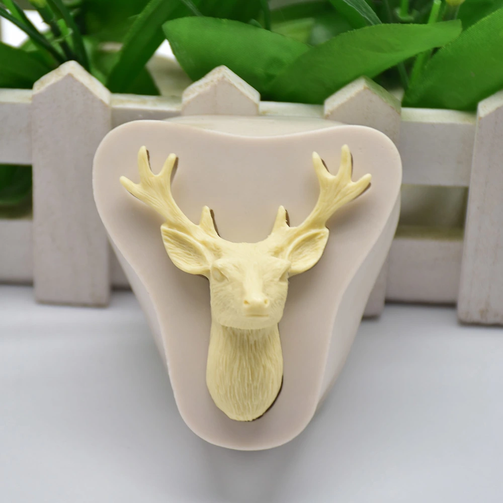 Christmas 3D Deer Elk Head Silicone Cake Mold Soap Chocolate Candy Fondant Mold Kitchen Baking Tool (Random Color)