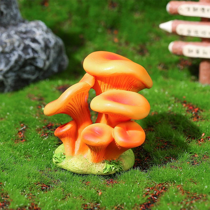 2pcs Miniatures Mushrooms Resin Garden Ornament Micro Landscape Mushrooms