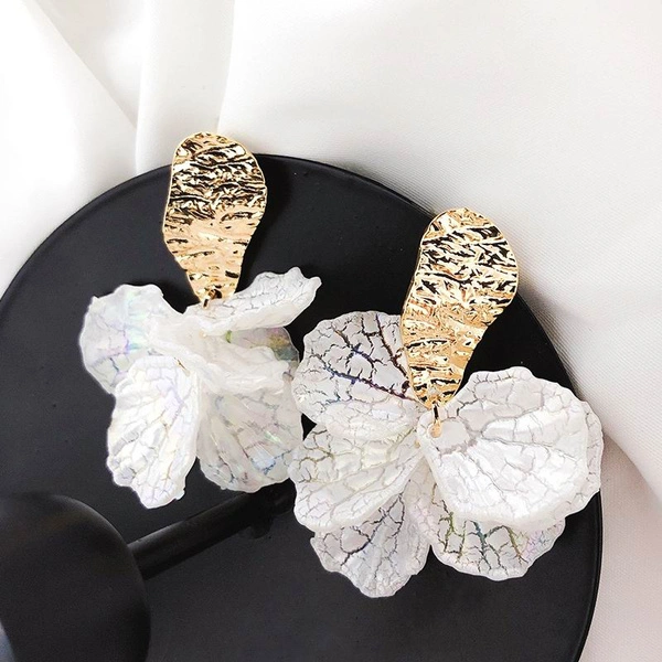 White Shell Crack Flower Petal Drop Earrings For Women 2020 New Cute Sweet Irregular Earrings Trendy Jewelry Gift