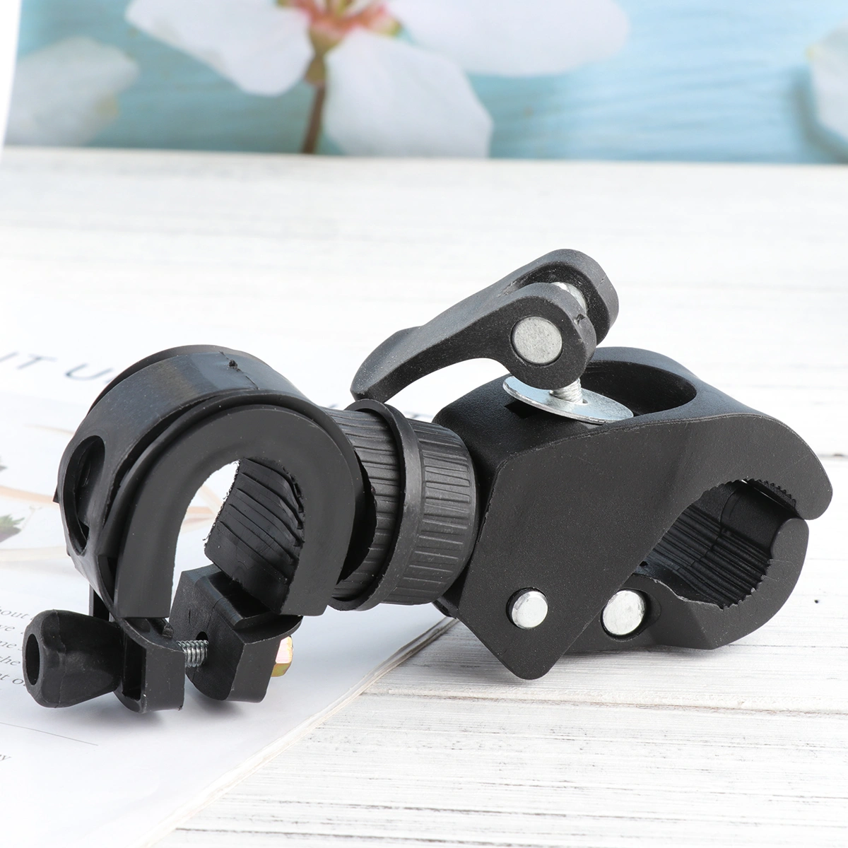 2pcs Flashlight LED Torch Light Holder Adjustable 360 Degree Rotatable Clamp Mount Bike Cycling Grip(Black)