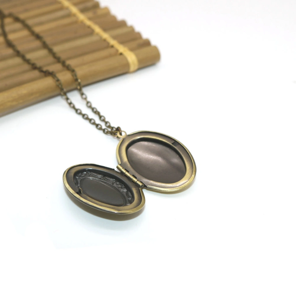 Bronze Oval Shape Necklace Photo Case Flowers Carve Pendant Necklace Jewelry Souvenir Gift Ornaments without Photo Frame