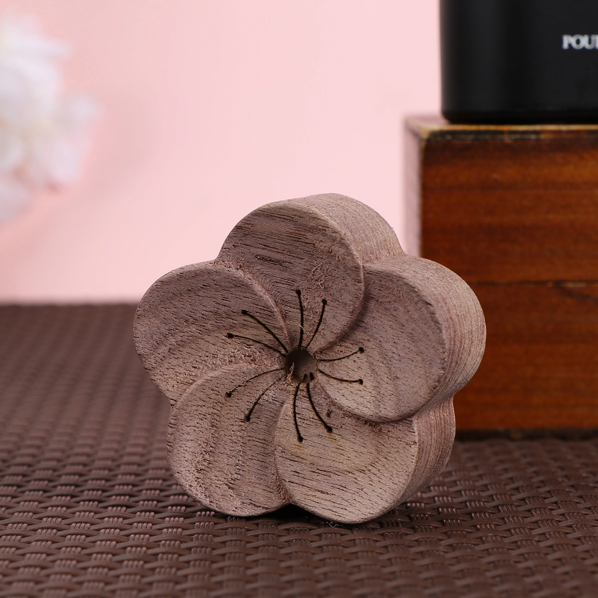 1PC Essential Oil Diffused Wood Aromatherapy Diffuser Refreshing Sleep Helper for Office Home Bedroom (Plum Blossom)