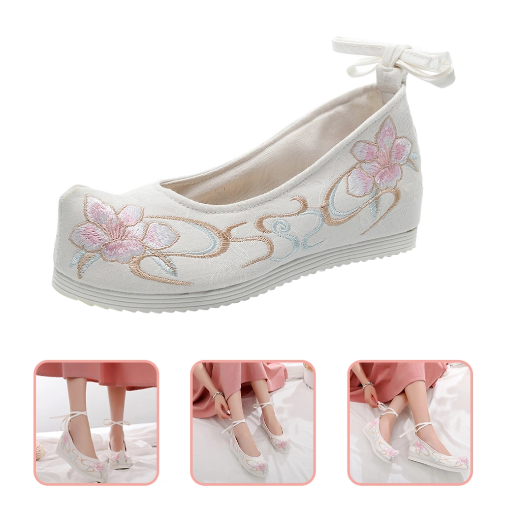 1 Pair Female Silk Shoes Exquisite Women Shoes Chinese Retro Thicken Shoes