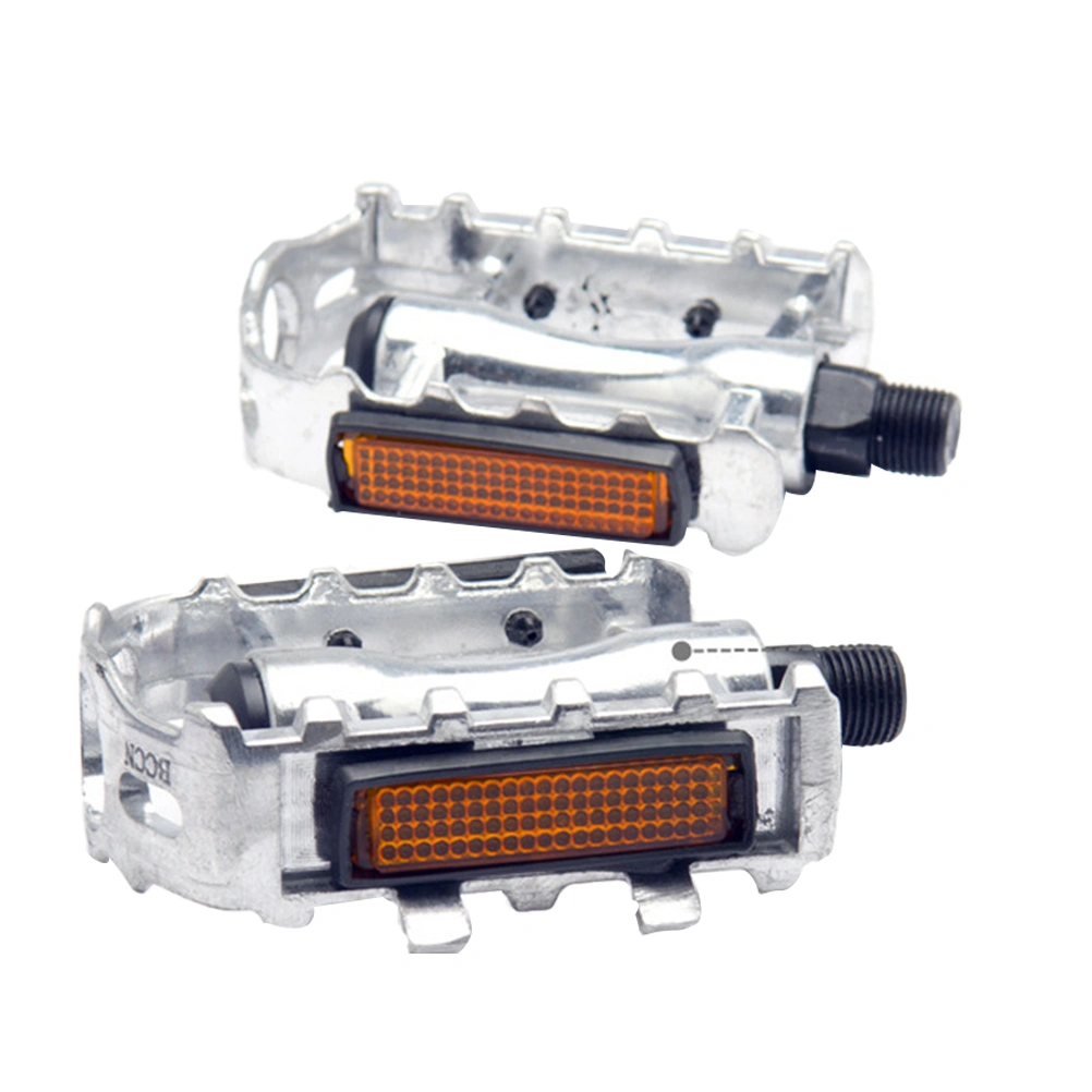 1 Pair of Aluminum Alloy Mountain Bike Pedal with Anti-slip Spike Pedal Bike Accessory (Silver)
