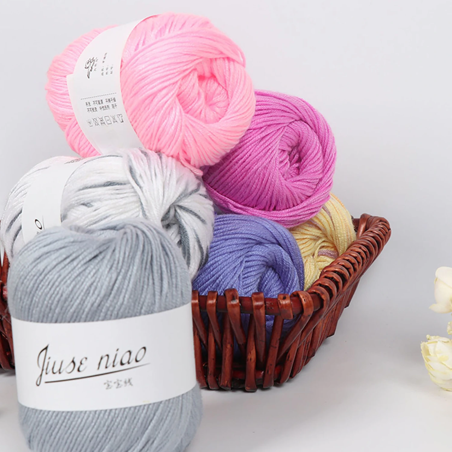 Soft Yarn Eye-catching Various Occasions Acrylic Fiber Acrylic Yarn Skeins Bulk Yarn Kit for Gift
