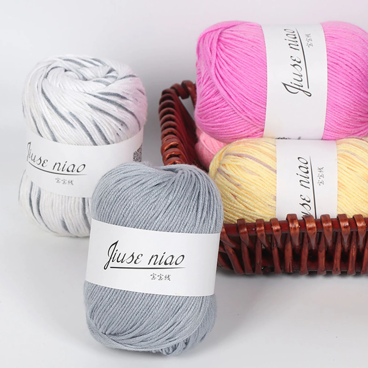Soft Yarn Eye-catching Various Occasions Acrylic Fiber Acrylic Yarn Skeins Bulk Yarn Kit for Gift