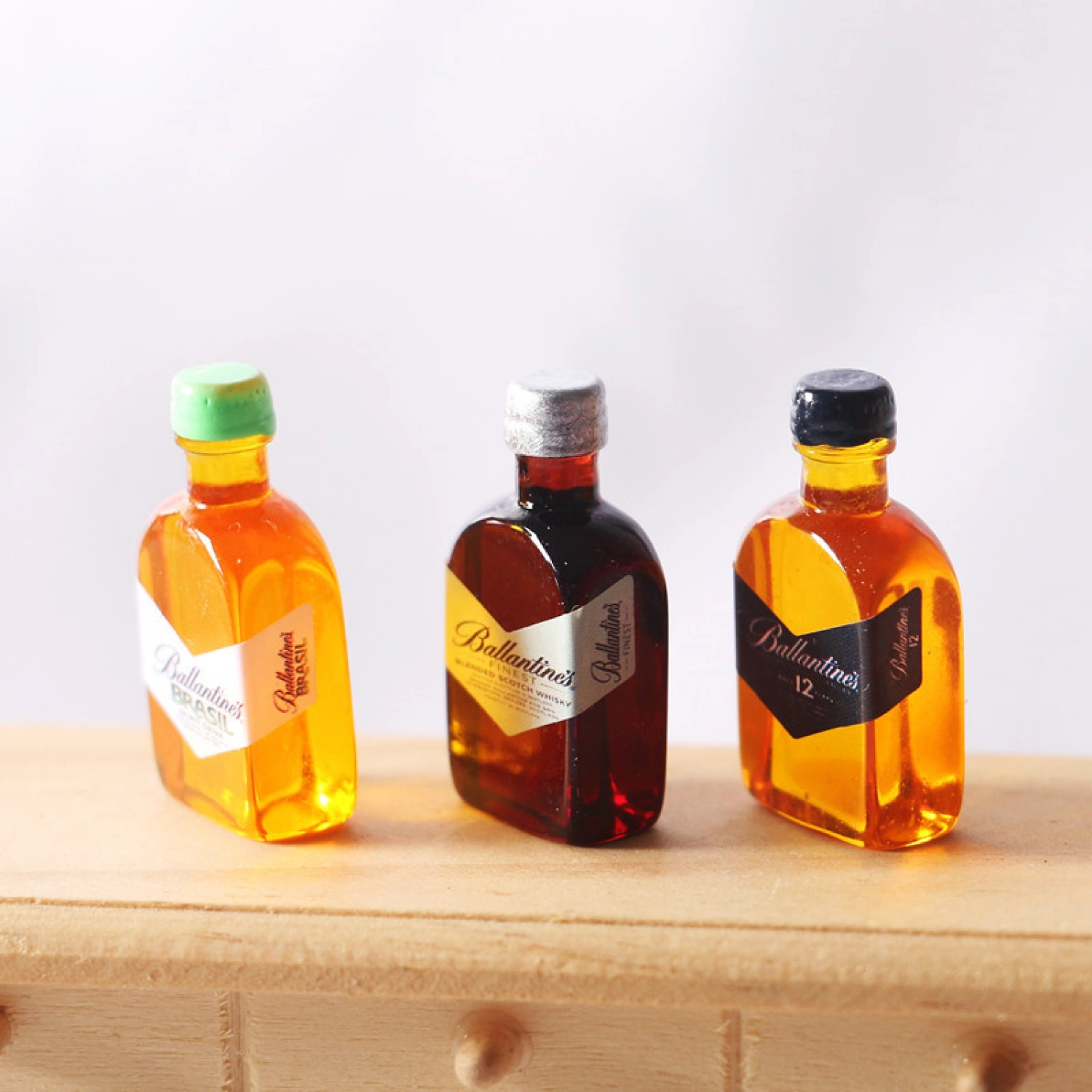 3Pcs/Set Miniature Whiskey Bottles Bright Color Home Decor Compact Dollhouse Mini Wine Bottle for Entertainment
