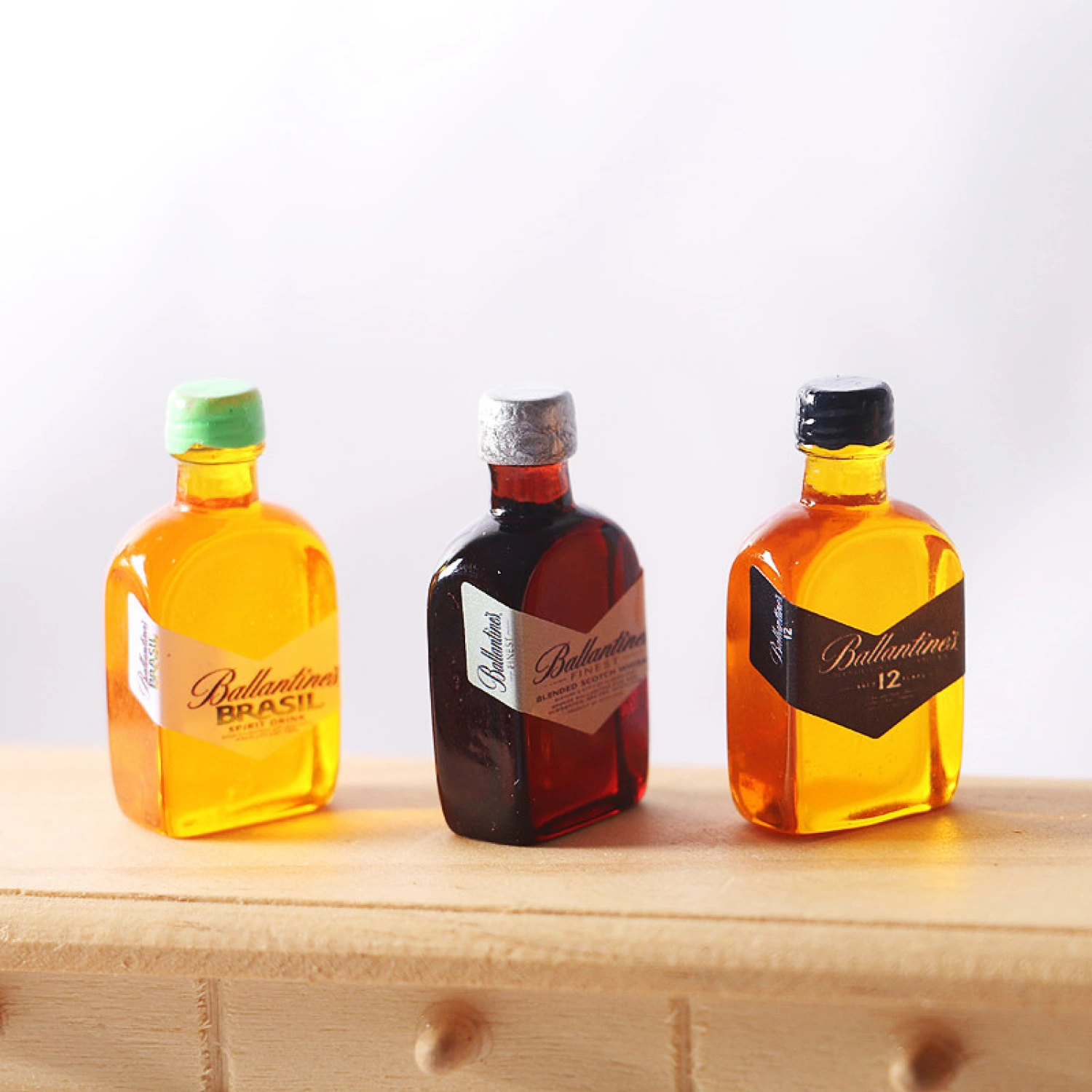 3Pcs/Set Miniature Whiskey Bottles Bright Color Home Decor Compact Dollhouse Mini Wine Bottle for Entertainment
