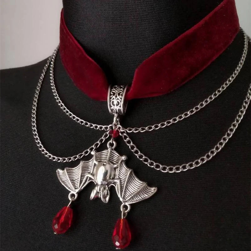 Clavicle Chain Bat Beads Gothic