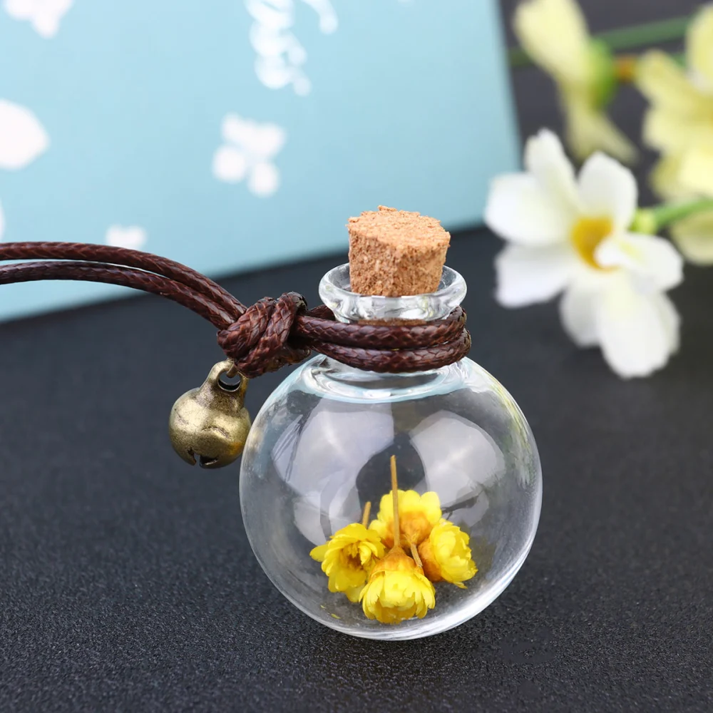 2pcs Creative Car Perfume Pendant Glass Car Hanging Ornament Exquisite Hanging Decor Smell Car Decoration Accessory (28mm, Yellow, Chrysanthemum Pattern, without Liquid)